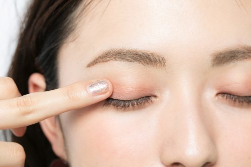 ■アースカラーを使った抜け感メイク