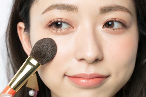 ■アースカラーを使った抜け感メイク