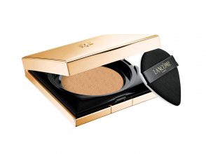 アプソリュ タン クッション コンパクト 全4色 ケース付き 11,000円(税抜)/レフィル 9,500円(税抜)