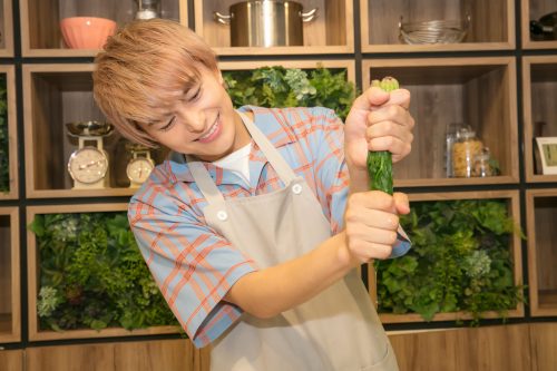 BOYS AND MEN ボイメン 小林豊 ゆたクッキング ナムル 調理中