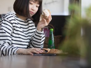 女性