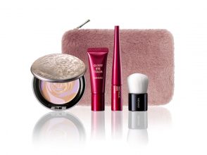 ■【クリスマスコフレ2019】メナード／シャイニングコフレ Ⅷ（￥10,000）