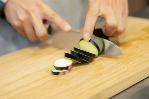 CanCam BOYS AND MEN ボイメン 小林豊 ゆーちゃむ ゆたクッキング レシピ ナスとしらすのサラダ ナスを切る
