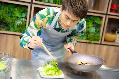 CanCam BOYS AND MEN ボイメン 小林豊 ゆーちゃむ ゆたクッキング レシピ ナスとしらすのサラダ 盛り付ける