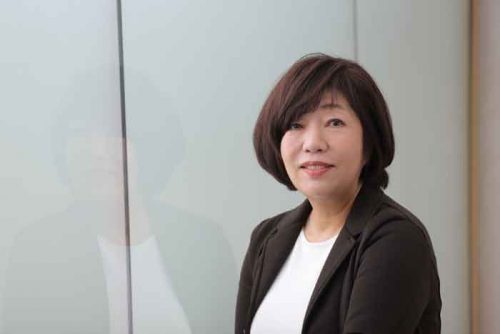 林真理子
