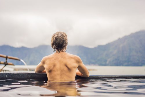 温泉男性