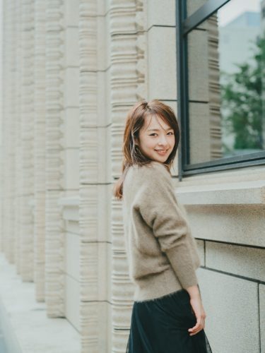 ヘア＆メイクのプロが実践するぺたんこ髪のスタイリング法【変身メイク】