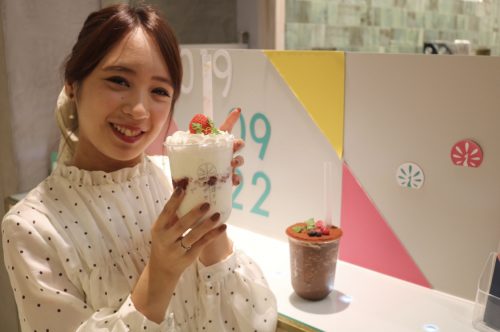 『イロドリアザヤカ』の”飲むケーキ”がかわいすぎる♡