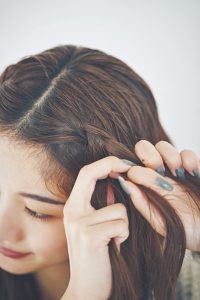 ボヘミアンな編み込みバング