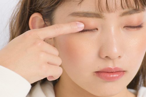 注目の海外コスメを使ってラテ顔メイクに挑戦【変身メイク】