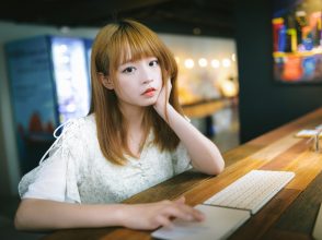 女性