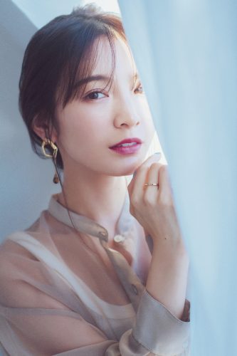 ■儚げな色気が漂う♡ロングヘアのまとめ髪アレンジ