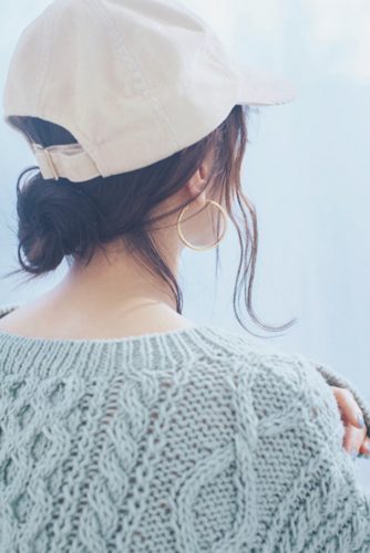 ■【キャップ×おくれ毛】おちゃめかわいいロングヘアアレンジ