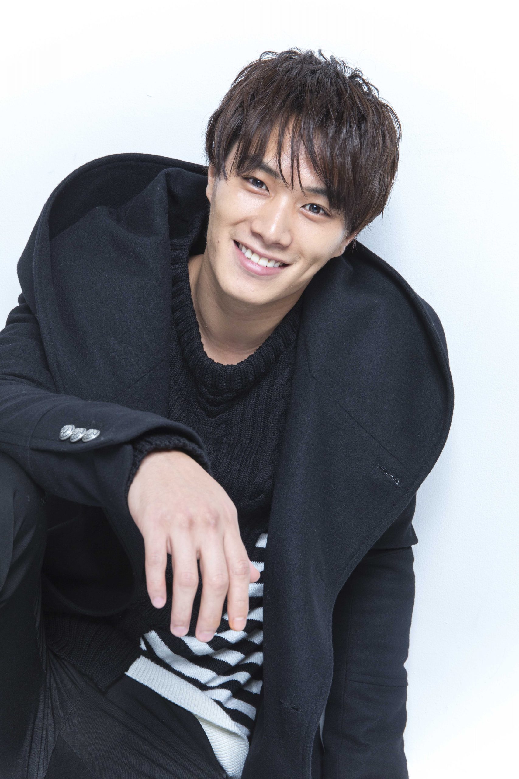 劇団EXILE - 鈴木伸之写真集 劇団EXILE 鈴木伸之の1st写真集「FACE」発売、衣装も自身で担当「初々しさ