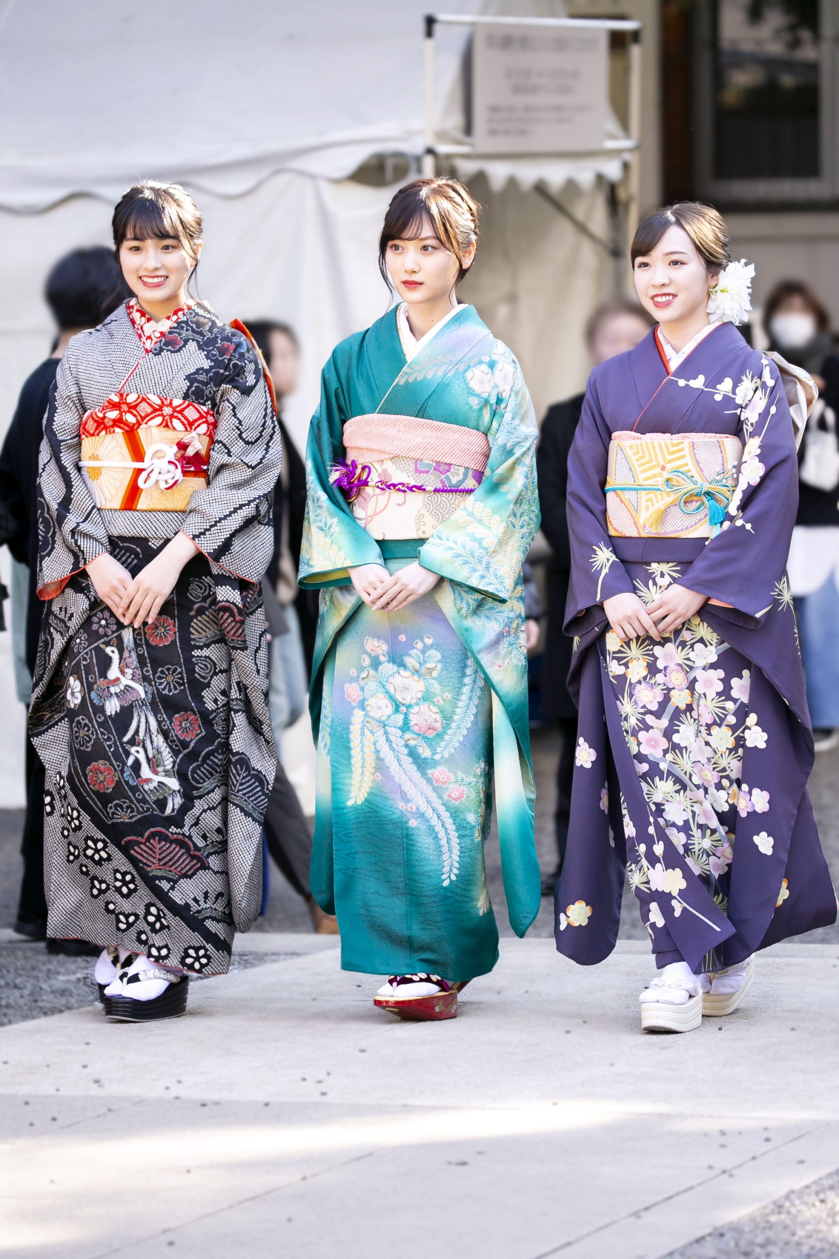成人式　集合写真　山下美月　向井葉月　渡辺みり愛　大園桃子 Amazon.co.jp: 成人式 集合写真 山下美月 向井葉月 渡辺みり愛