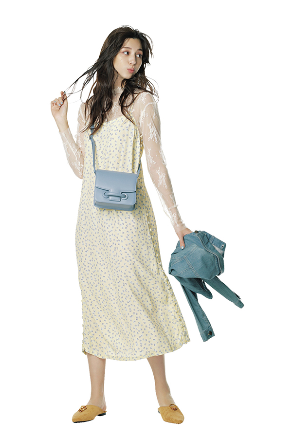 ときめくガーリー要素にエモさをトッピング♡エモかわガーリーあやみstyle『あやみstyle3ヴィンテージライクな花柄ワンピ一生LOVEです♡ブレずに、ずっと心ときめく花柄アイテムは、シルエットや柄のデザインでどんどん今っぽくアップデート。春の気分は、ヴィンテージな小花柄♡』