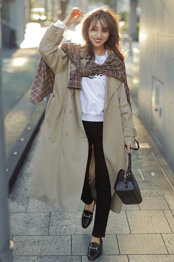 カジュアル服にキレイめエッセンスをプラス！渋谷シンプル茜Style『一見真面目なダブルジャケットや、それとは正反対のラフなフーディを自分らしいカジュアルに落とし込むのが得意！ この春は、メリハリの効いた色使いにも挑戦してキレのあるコーデにチャレンジしてみたい…！』