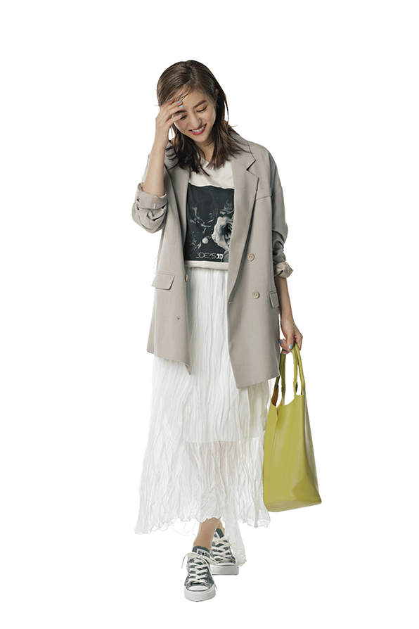 カジュアル服にキレイめエッセンスをプラス！渋谷シンプル茜Style『茜style3春のオフィスはおりはゆるジャケット　社会人らしくジャケット着用の日も、自分なりのカジュアルに落とし込むのが茜マインド。お尻まですっぽり隠れる長め丈がセレクトのポイント。』