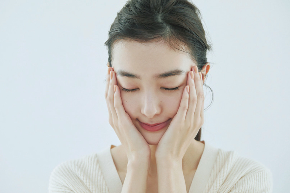 肌を休めるためにも、ファンデを使わないようにするのも◎