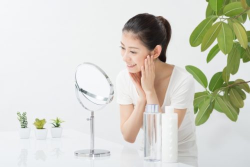 簡単かつ効果的！スキンケアの「ライン使い」が肌にいいワケ