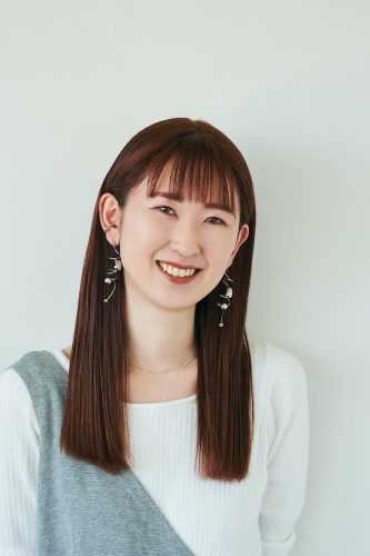 短めの髪型のワックススタイリング"