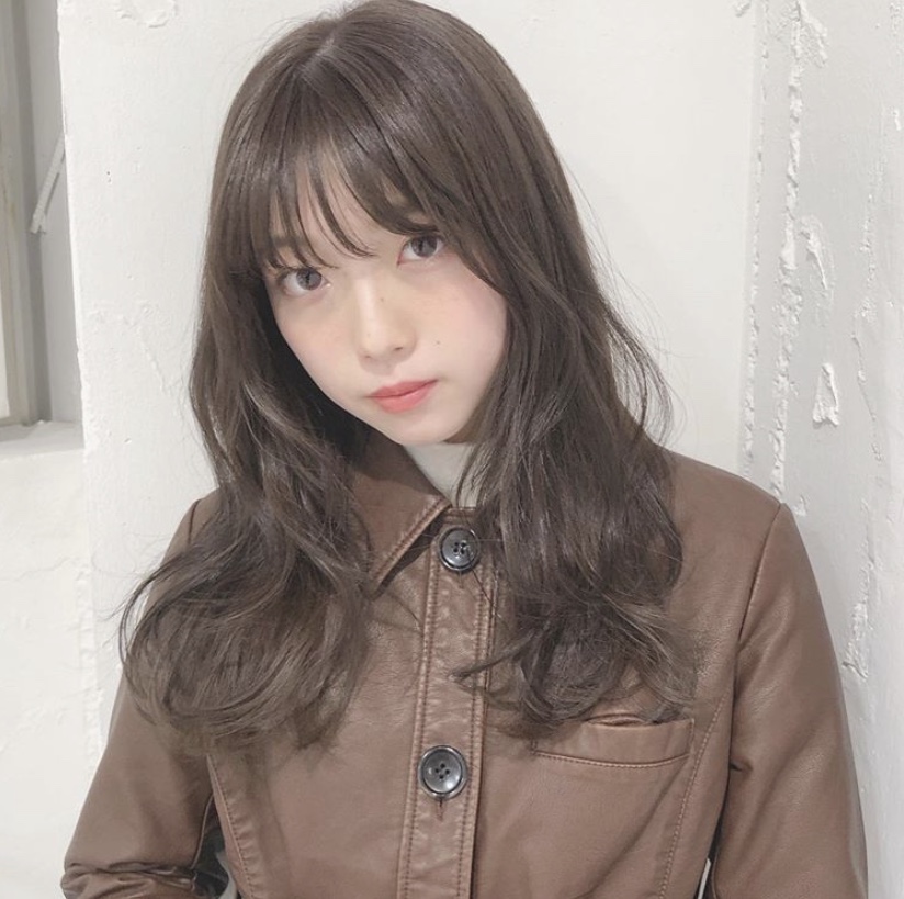 大人っぽいコテ巻きウェーブヘア