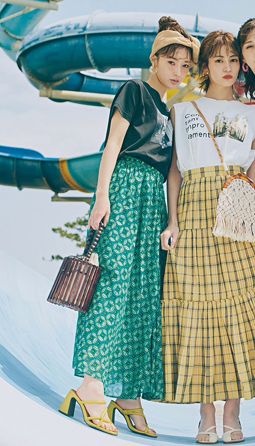 夏だからこそ楽しめる古着チックな派手めの組み合わせが楽しい♡フォトT×派手柄スカート『暑い日に使えるシンプルなTシャツの相棒は、映える派手柄スカートで決まり！　古着屋さんで見つけたような個性的な色や柄を選んで、自分だけのおしゃれを楽しむべし☆』