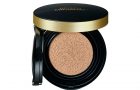レブロン カラーステイ クッション ロングウェア ファンデーション SPF50/PA+++ 全3色 002 バニラ、004 バフ、006 ヌード各2,300円(税抜)
