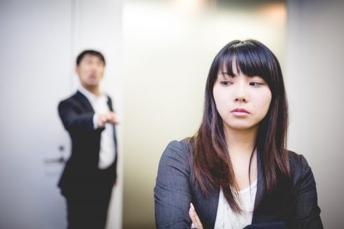 女性