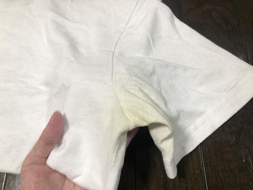 シミのあるシャツ