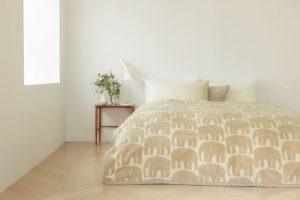 ユニクロ隠れ名品】天才か！洗える「ヒートテック毛布」が冬の必需品