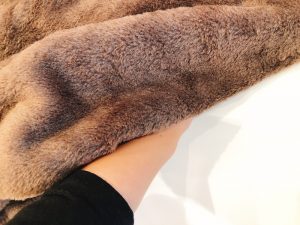 ユニクロ隠れ名品】天才か！洗える「ヒートテック毛布」が冬の必需品
