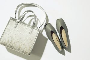 グレー×シルバーで洗練モードに