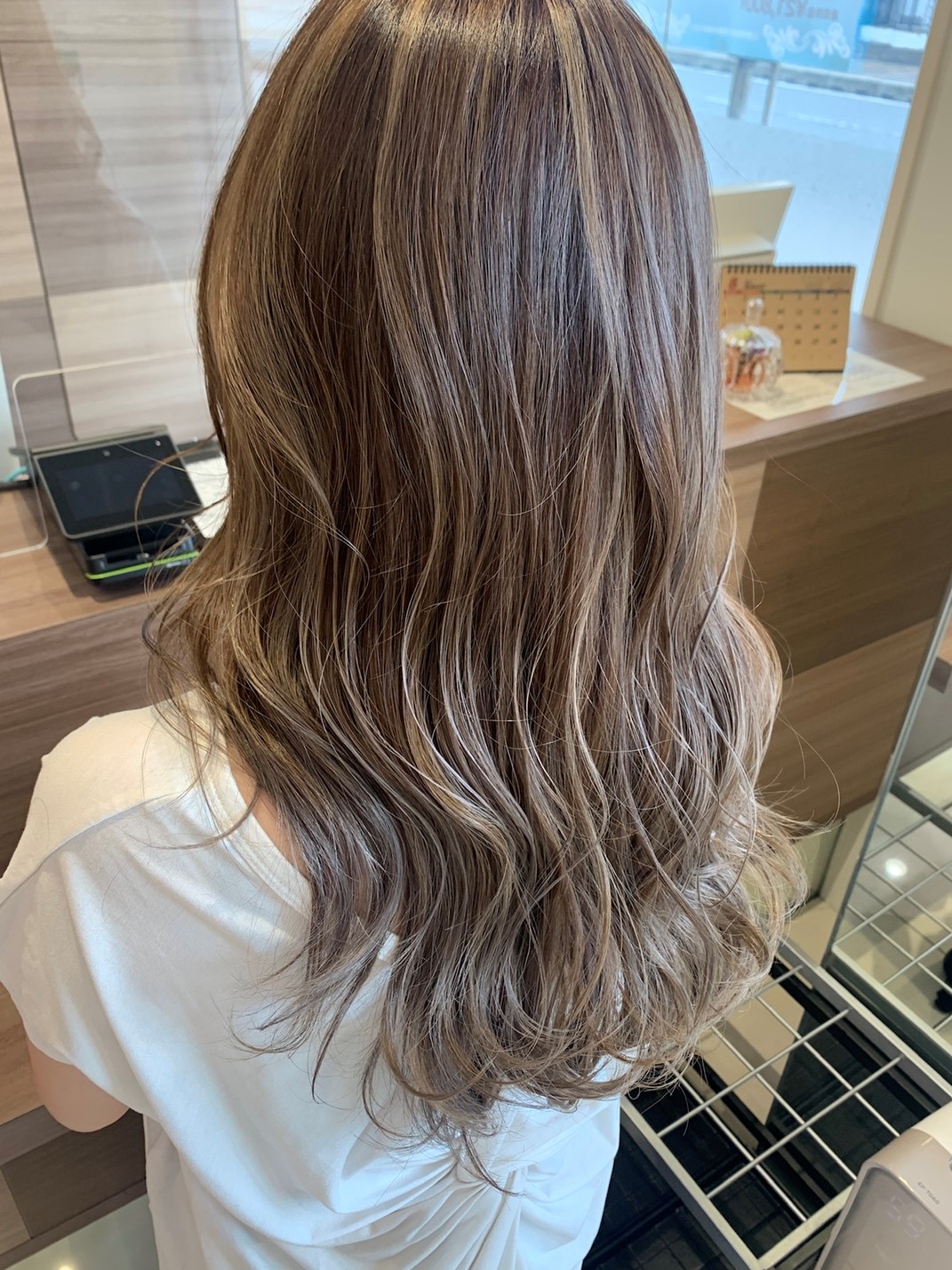 美容師もおすすめ！ベージュ系のヘアカラー