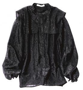 ブラックの長袖ブラウス