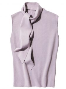 薄紫のノースリーブニット