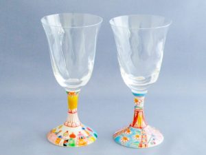 ペアワイングラス大 街の広場・花のタペストリー