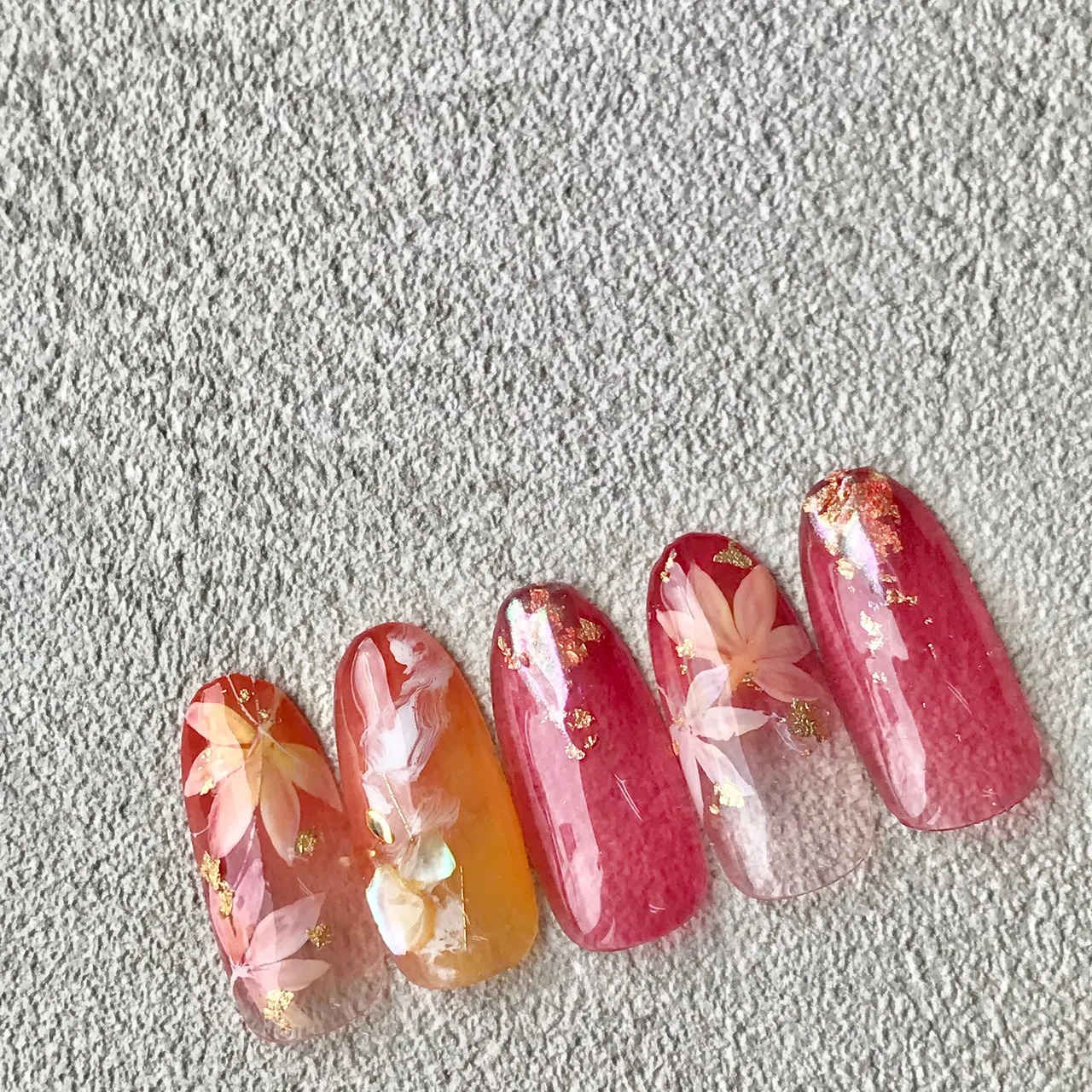 秋を感じる紅葉柄ネイル2選