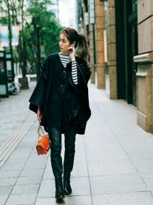 【デニムでワントーンコーデ♡】CHANEL ハンドバッグ 洗練度高め♡ポンチョ×デニムで作るワントーンコーデ【今日の