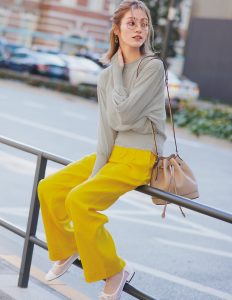 まー様 C5995 ニット×リネンパンツコーデ 媚びない華やかさが手に入る♡イエローリネンパンツの着こなし