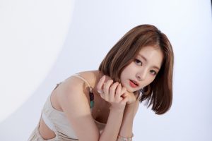 fromis9 ナギョン　公式トレカ  サノク　デビュー時 fromis_9インタビュー】“夏の女王”がカムバック 新曲に込めた