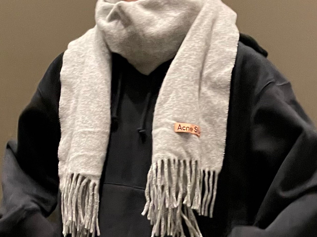 大人気「アクネのマフラー」、色ち買いして正解だった