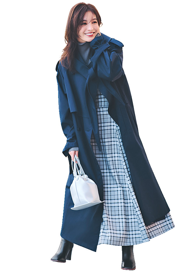 上半身勝負な日は顔周りで差をつけて♡『テラスなどオープンエアなお店が多い恵比寿では、アウターありきで食事やお茶を楽しむこともしばしば。上半身にポイントがあるアイテム選びや小物使いで華やかに映えてこ！』
