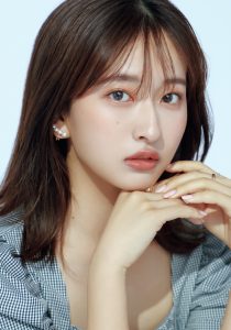 斉藤里奈　　サイン入りブロマイド Yahoo!オークション - 斉藤里奈 1st写真集「 色彩 」 直筆サイン