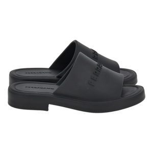 ブランド小物】濡れてもOK！ころっとフォルムが愛らしい「FERRAGAMO