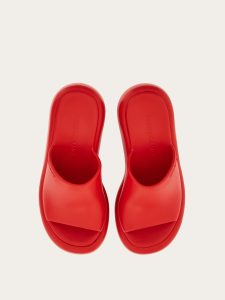 ブランド小物】濡れてもOK！ころっとフォルムが愛らしい「FERRAGAMO