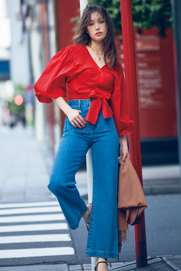 High-rise Wide DENIM×赤『情熱的なトレンドカラーのパワーで大人の女っぽさをグッと引き出して…♥』