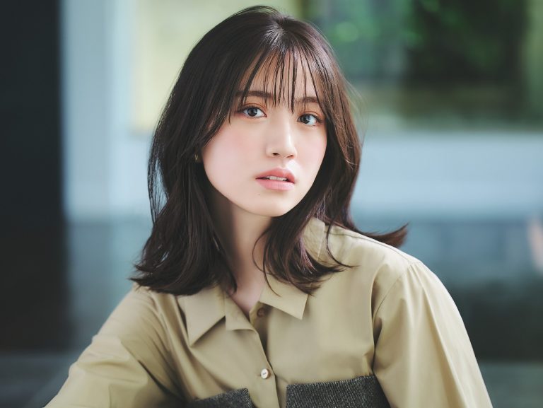 サイドバングとシースルーの大人かわいいスタイル