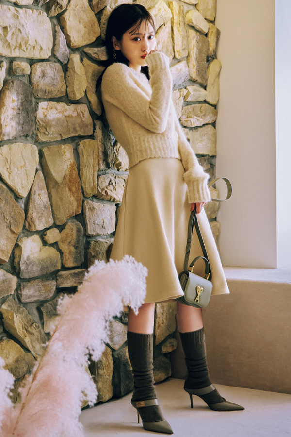 AMI PARIS『トレンドに左右されないベーシックさとリラックス感のバランスが絶妙で、大人気のパリ発ブランド！ ブランドイニシャルでもあるAとハートを組み合わせた、さりげないロゴマークがアピールポイント。』