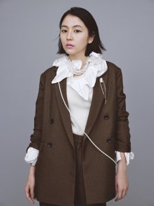 長澤まさみさんが魅せるRay BEAMSの「KNIT Collection」が話題